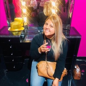 Meet your Posher, Yeimy